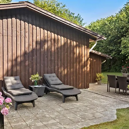 Gorgeous In With Kitchen Holiday home *